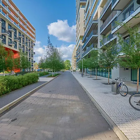 Stylish With Underground Parking And A Perfect Location By Renters Appartement